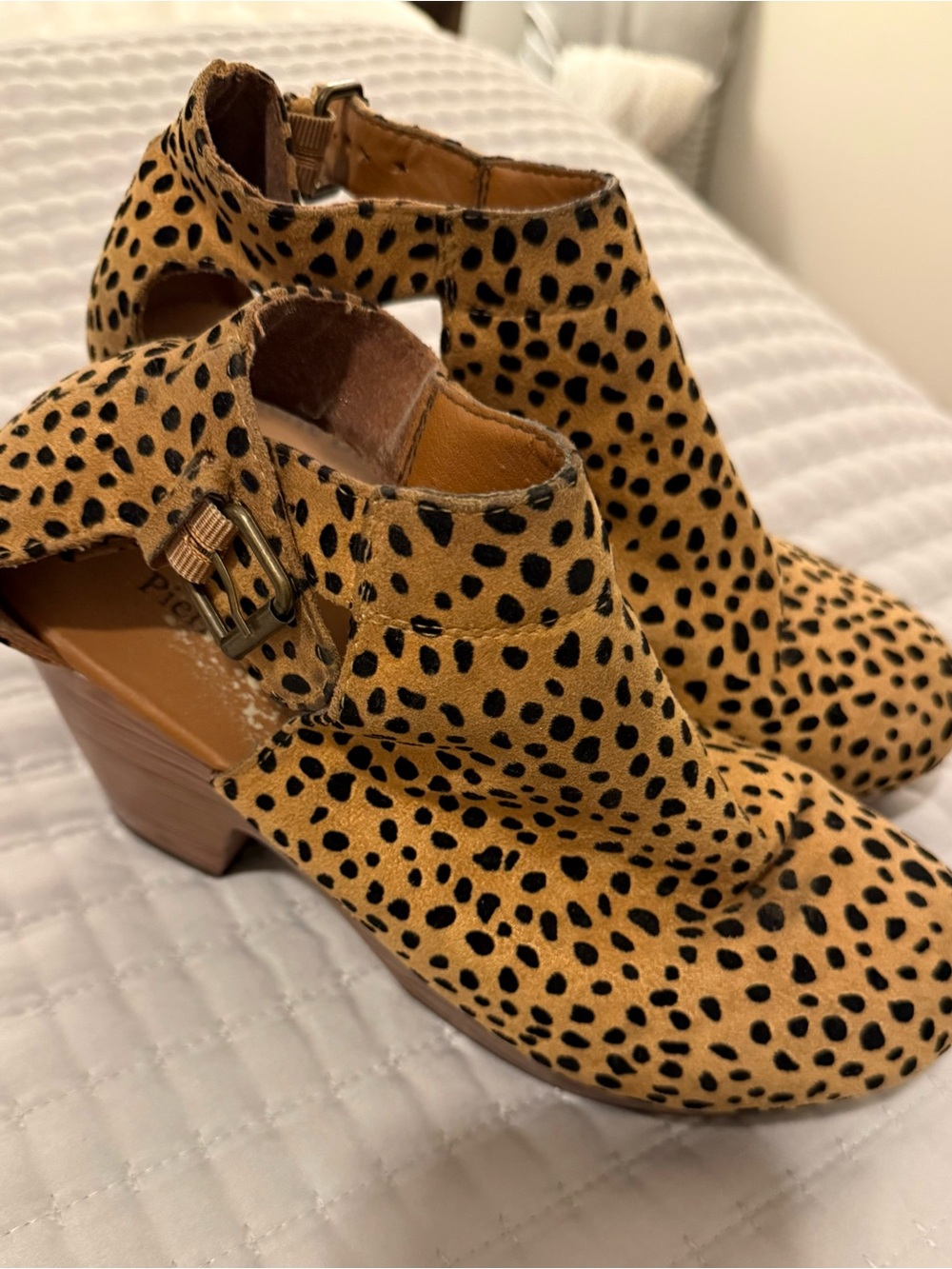 Pierre Dumas Tan and Black Cheetah Print Cutout Mules